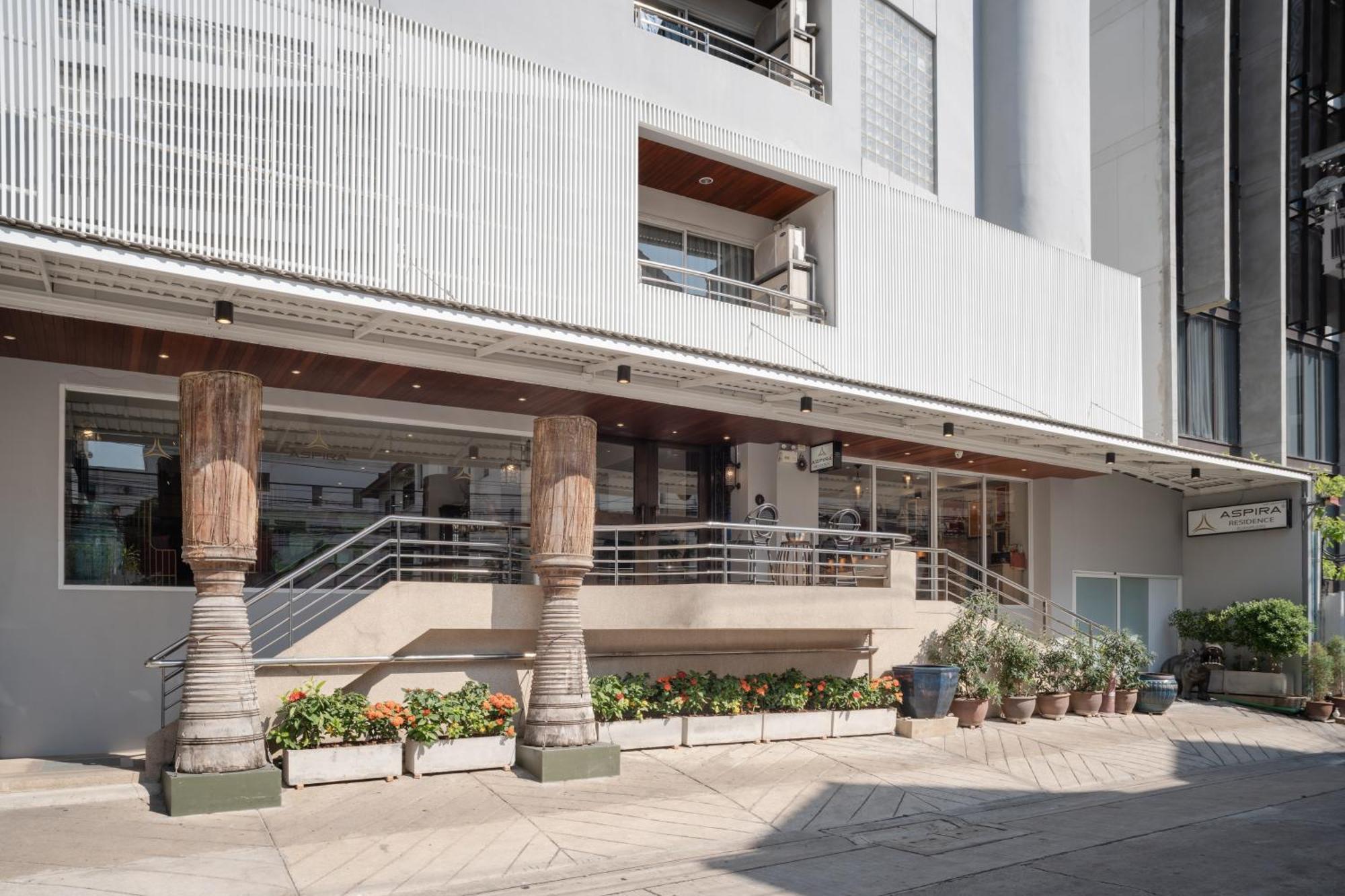 Aspira Residence Ruamrudee Bangkok Exterior photo